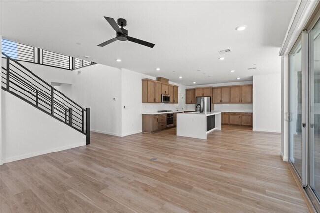 Building Photo - 10489 Mountain Aster Ave