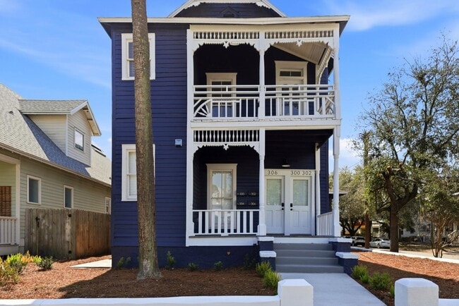 Building Photo - 300 E 3rd St