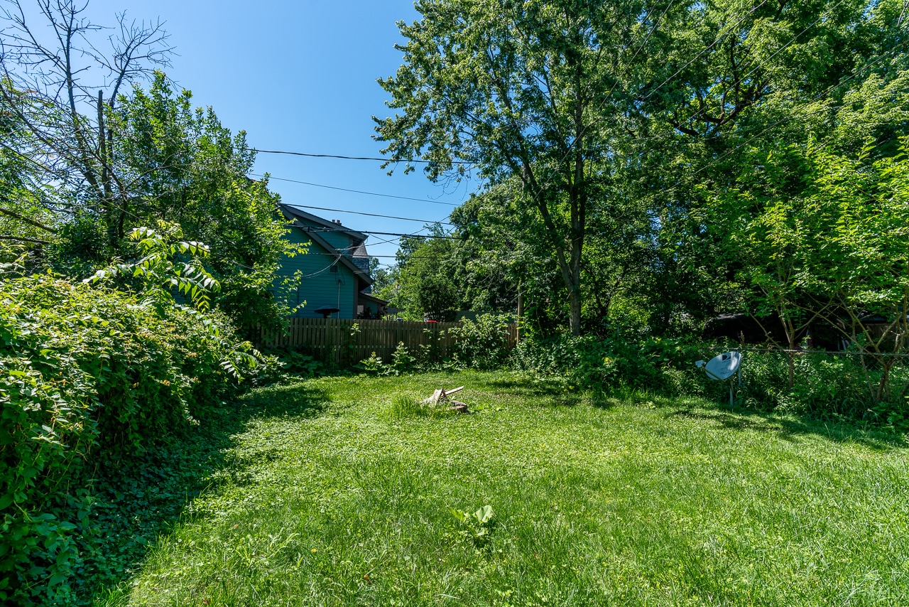 Exterior - Backyard - 2435 Summit St