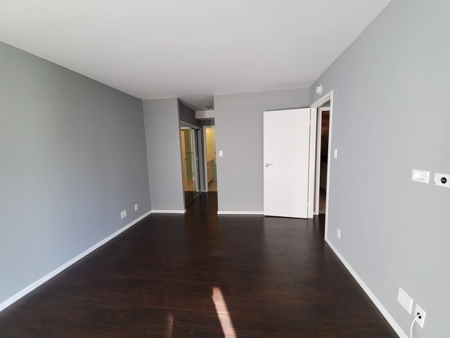 Building Photo - Renovated Pacific Heights 2x2 Condo with g...