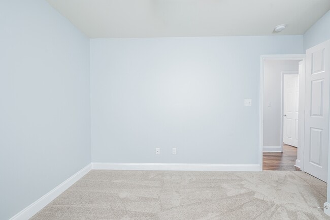 Building Photo - 312 Hawks Bluff Dr