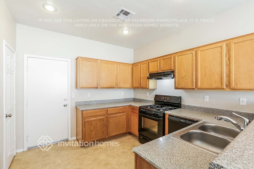 Building Photo - 6554 E Coronado Canyon Ave