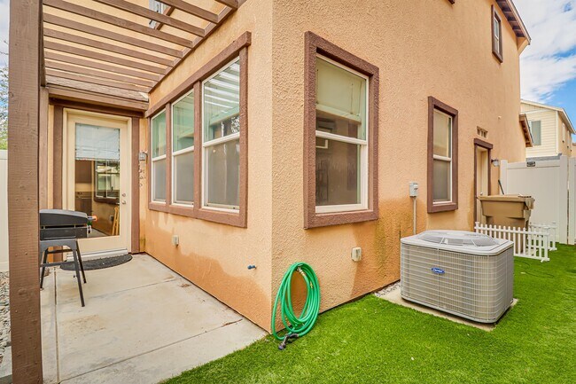 Building Photo - 1922 Delacorte Dr
