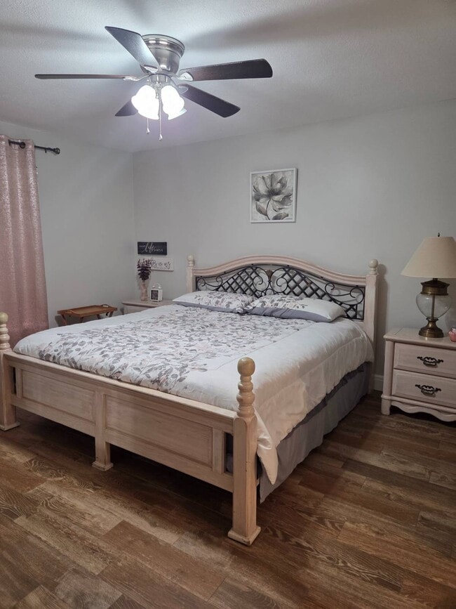Building Photo - 4701 Vilabella Dr