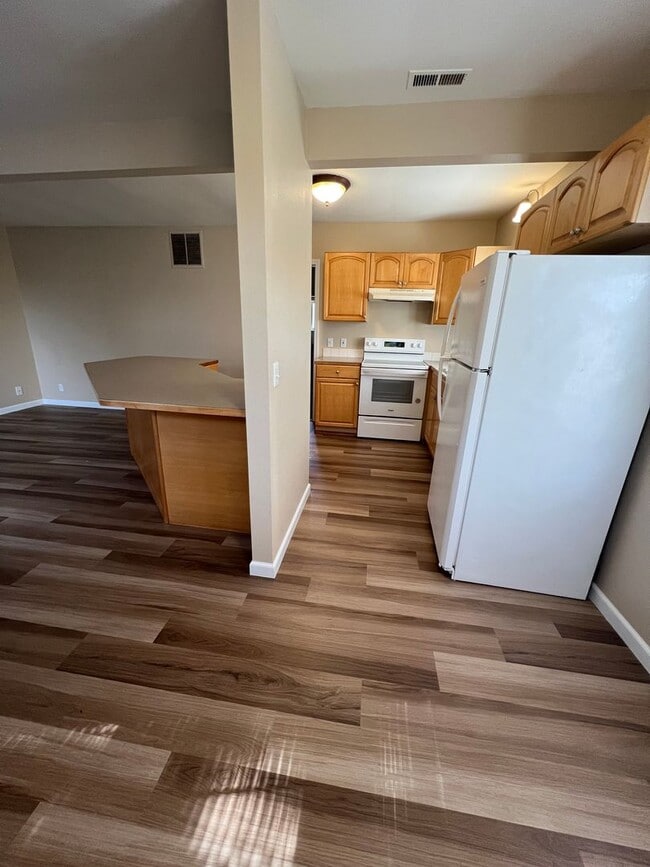 Building Photo - 3424 Bennett Dr