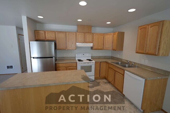 Building Photo - Super clean 2 bed 1 bath apartment in Port...