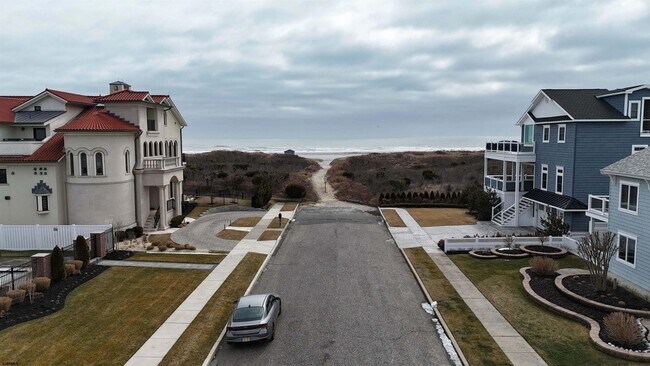 Building Photo - 404 21st St S