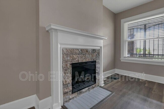 Building Photo - 618 Lilley Ave