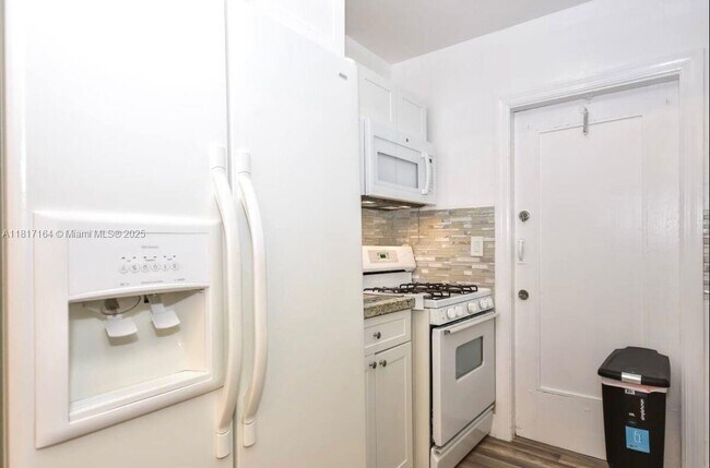 Building Photo - 401 79th St