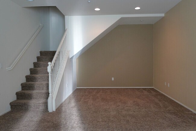 Building Photo - 27544 Papillion St