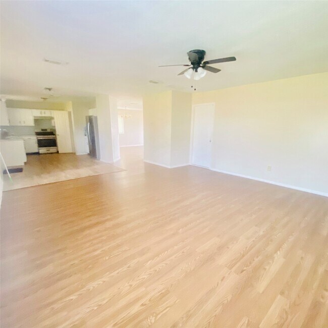 Building Photo - 6527 River Bluff Dr
