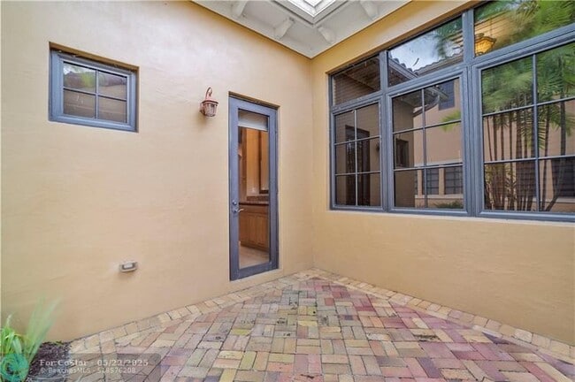 Building Photo - 9722 Clemmons St