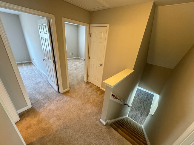 Building Photo - Stunning 3BR/2.5BA w/ Upgrades & Pool Access