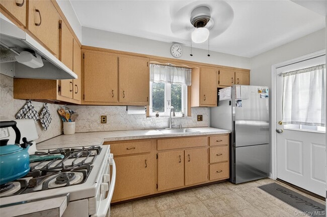 Building Photo - 13 Prospect St