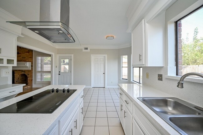 Building Photo - 12011 Autumn Creek Dr