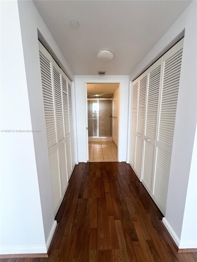 Building Photo - 19501 W Country Club Dr