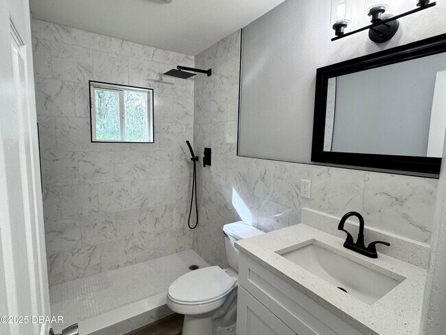 Building Photo - 704 Boston Ct