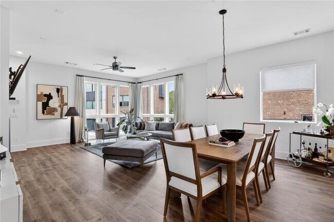 Building Photo - 1214 Chelsea Cir NW