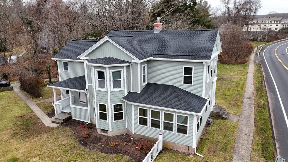 Building Photo - 610 Ives Row