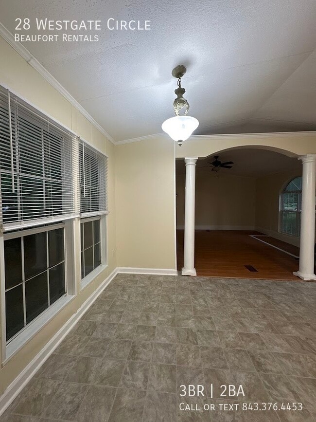 Building Photo - 28 Westgate Cir