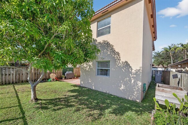 Building Photo - 379 NE 25th Terrace