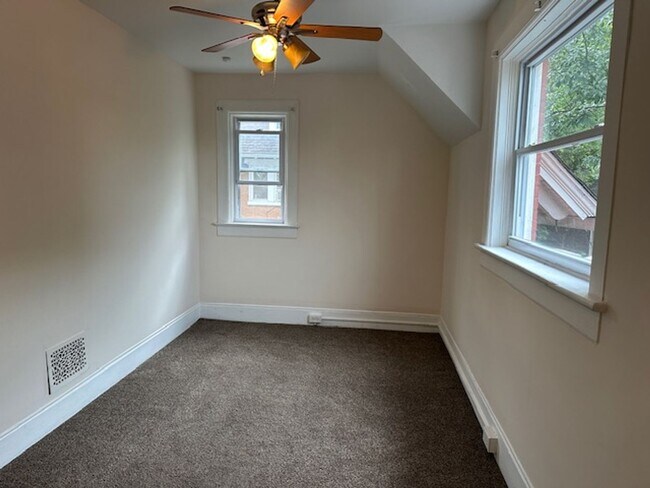 Building Photo - 1502 Allison St