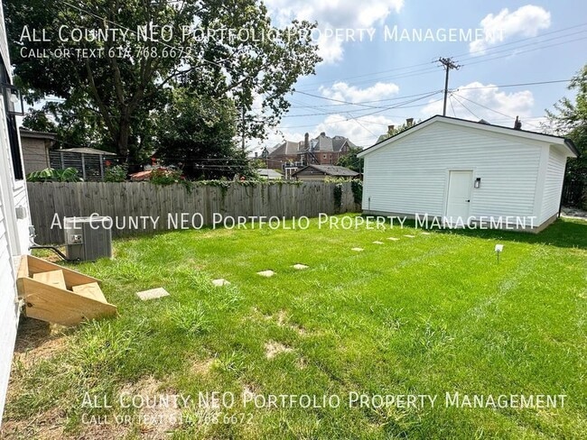 Building Photo - 1053 Oak St