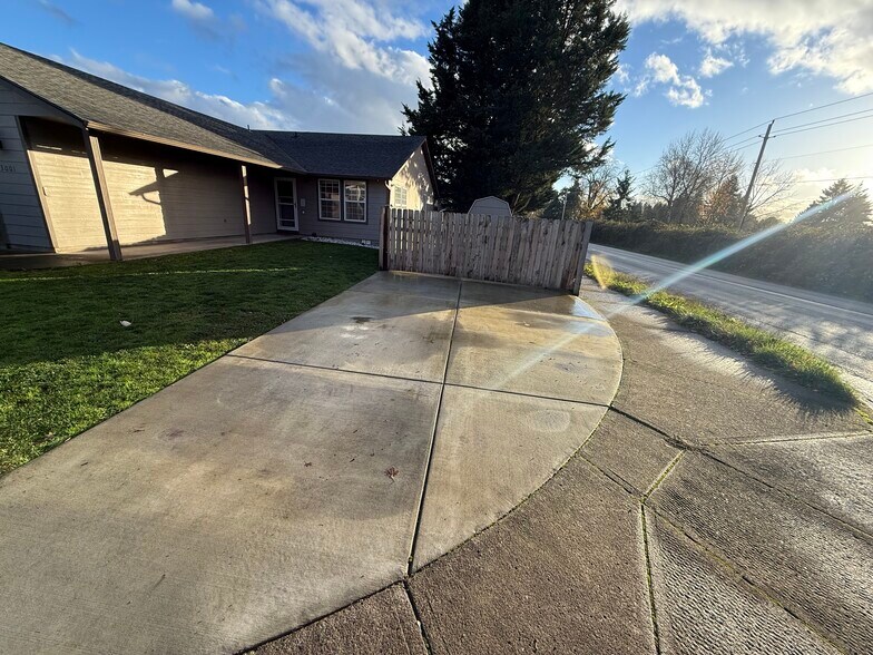 Building Photo - 13001 NE 89th St