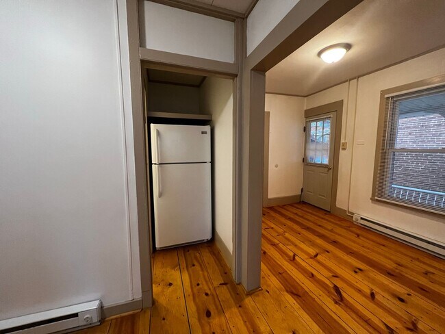 Building Photo - 525 W Church St