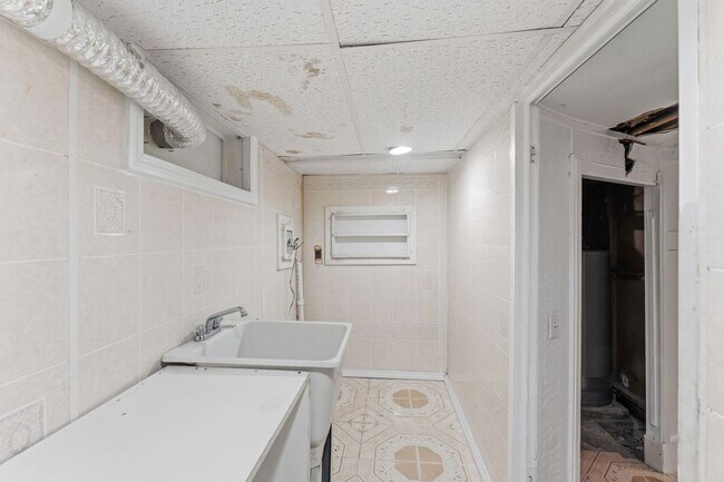 Building Photo - Pawtucket/Woodlawn Single Family Home - $2,695