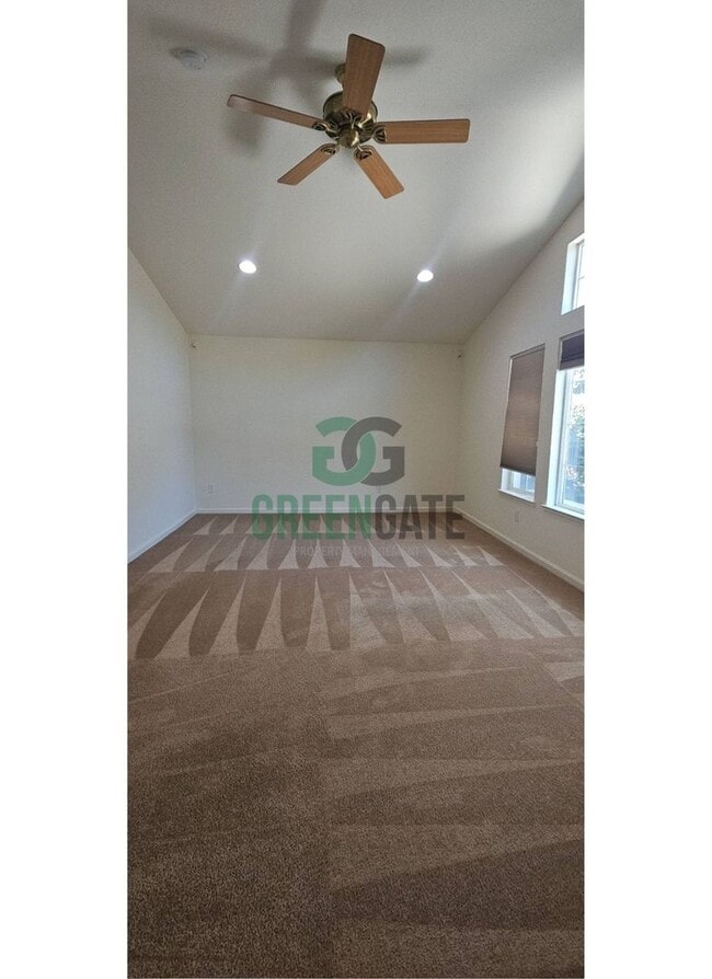 Building Photo - Beautiful 4 Bedroom, 3 Bathroom Home in Tr...