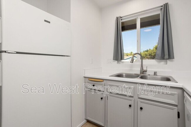 Building Photo - 820 Encinitas Blvd