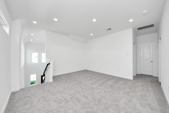 Building Photo - 27111 Blue Pool Dr