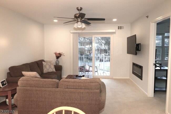 Building Photo - 11 Brookside Ln