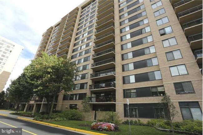 Building Photo - 3713 S George Mason Dr