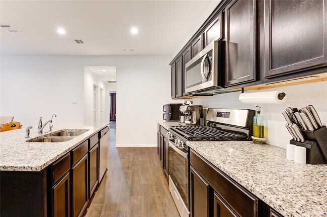 Building Photo - 21577 Starry Night Dr