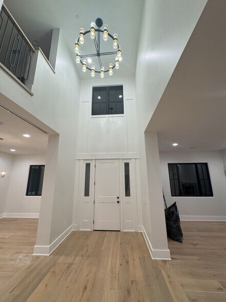 Building Photo - 3312 Kenilworth Dr