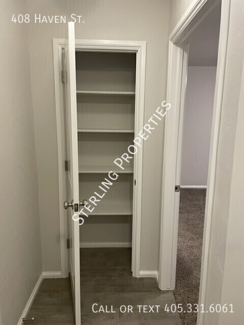 Building Photo - 408 Haven St