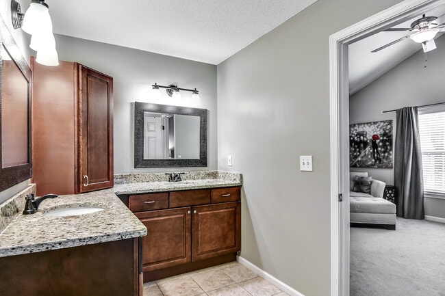 Building Photo - 6165 Pattingham Dr