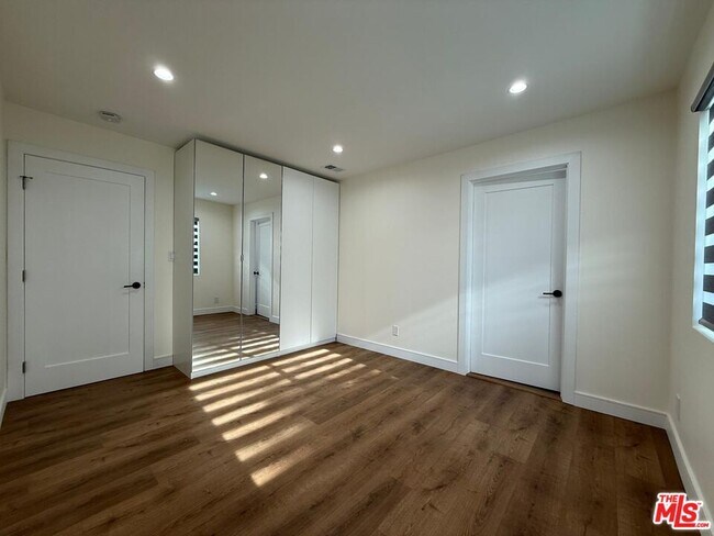 Building Photo - 9846 Monogram Ave