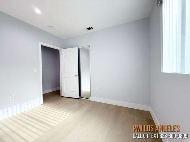 Building Photo - 208 1/2 E 87th St