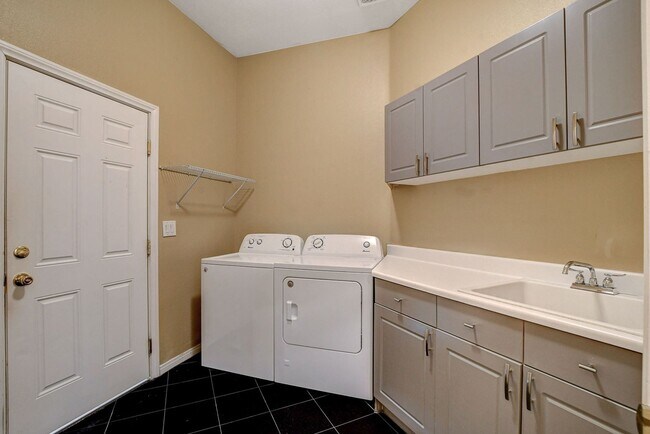 Building Photo - Luxury 5-Bedroom Guard-Gated Home with Pool, Spa & 3 En-Suite Bedrooms