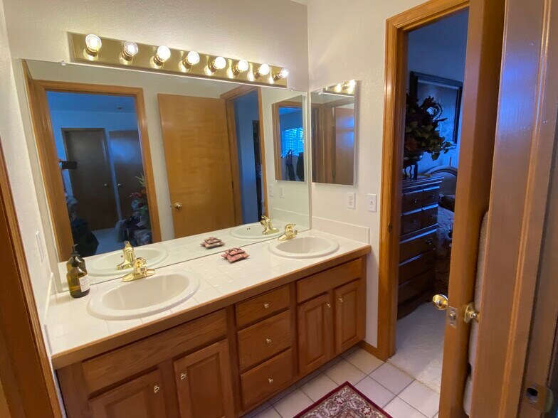 Building Photo - 4794 S Cathay Ct