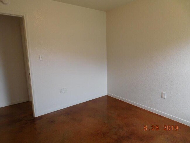 Building Photo - 1202 Cavalry Ln