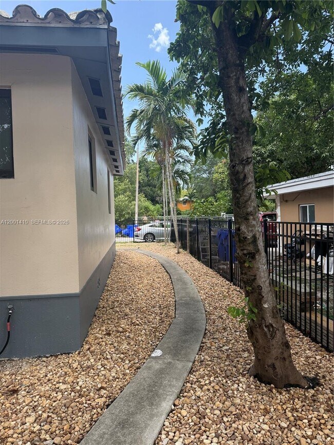 Building Photo - 5530 NW Miami Ct