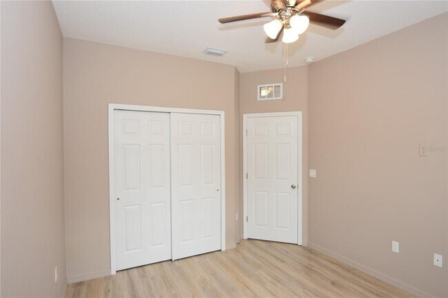 Building Photo - 2 Rae Pl