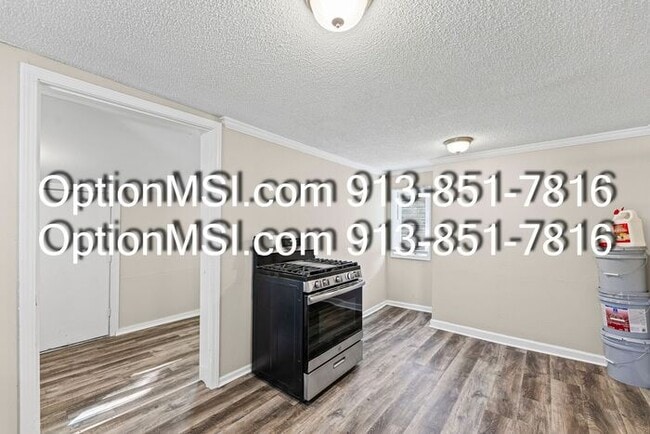 Building Photo - Move-in Ready!