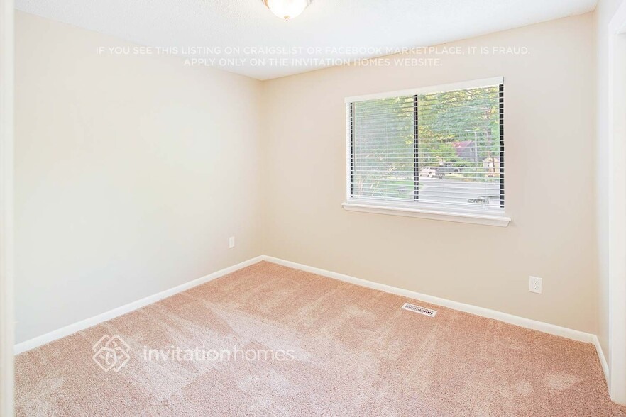 Building Photo - 4952 McAlpine Ln