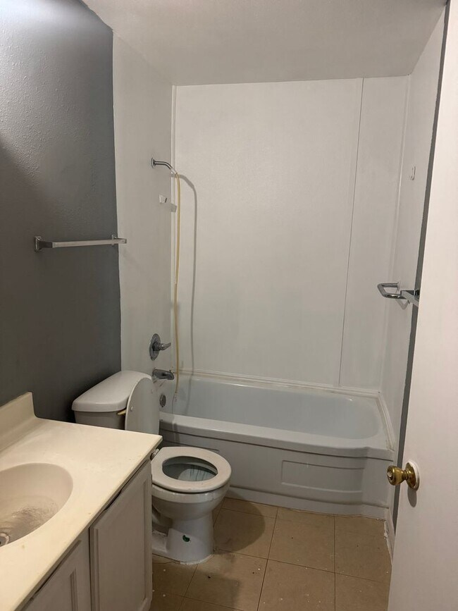 Building Photo - 920 S Bryan St