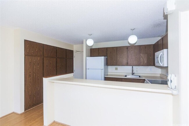 Building Photo - 1 bedroom 1 bath at the Pearl Regency – Av...